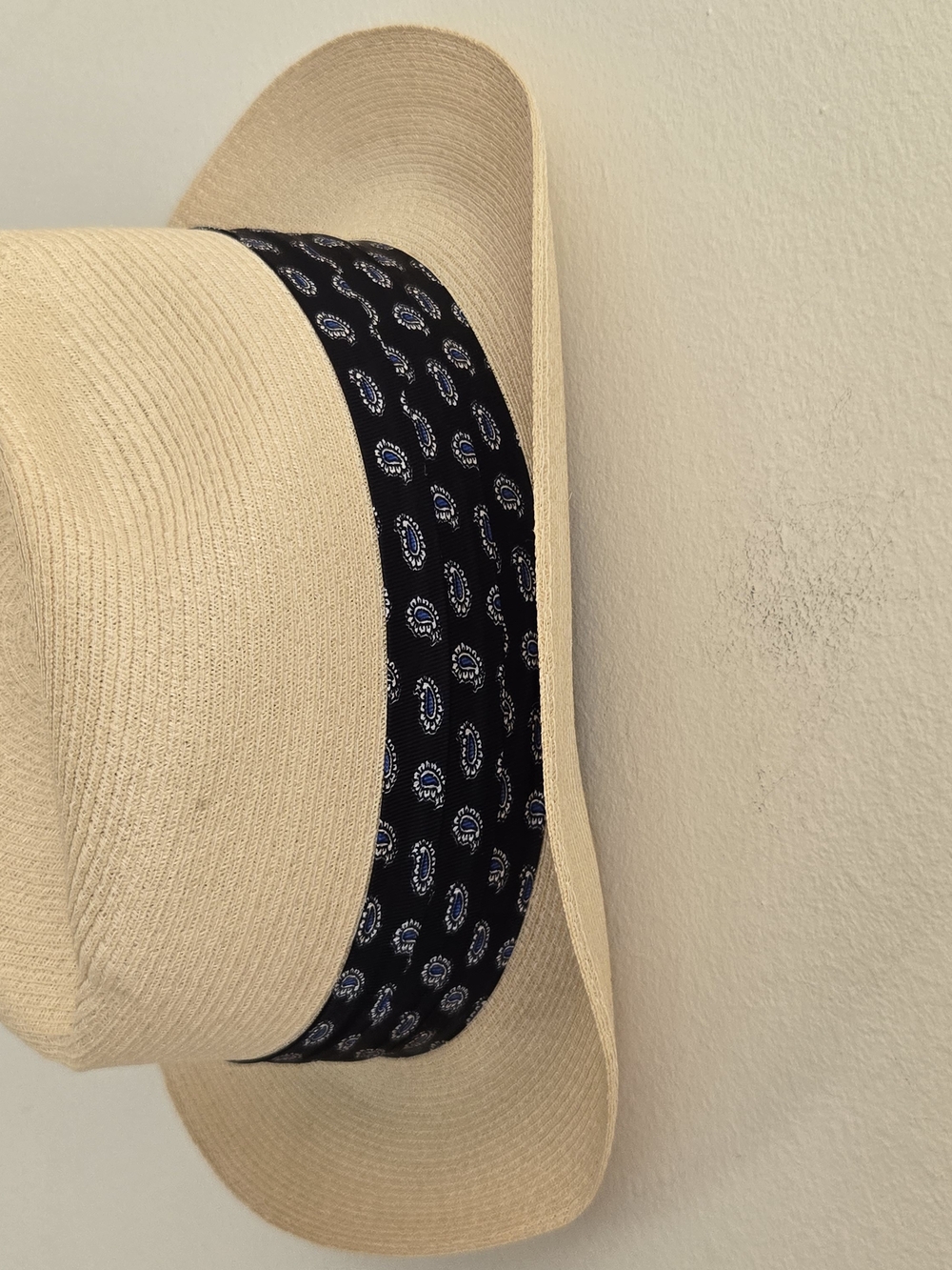 Vintage Dobbs Fifth Avenue Straw Fedora Paisley Band USA Hat 7 1/4 - Picture 3 of 9